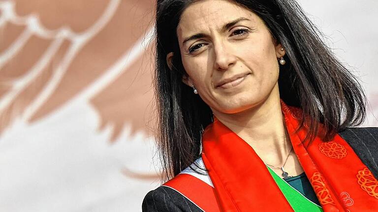 ITALY-CHINA-NEW YEAR       -  Roms Bürgermeisterin Virginia Raggi ist acht Stunden lang von der Staatsanwaltschaft vernommen worden.