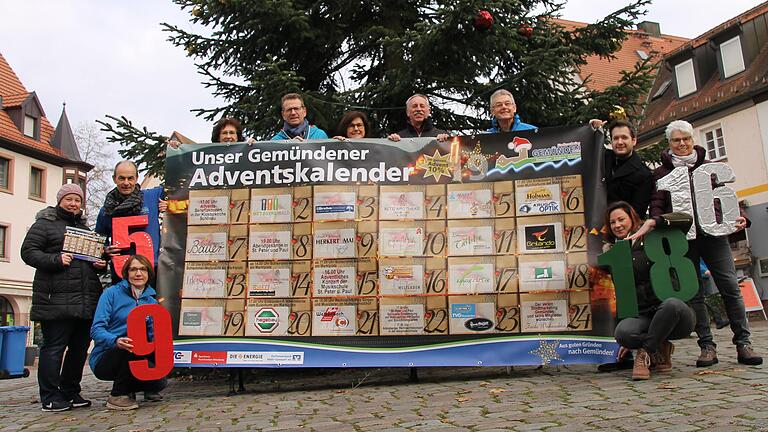 Gemündener Geschäftsleute bieten im Advent an bestimmten Tagen Rabatte an (von links): Conny Köhler, Elke Herkert-Mai, Helmut Fischer, Elke Platzer, Günther Felbinger, Gaby Krug, Rainer Mentges, Paul Bauer, Max Götz, Julia Kiefer und Doris Betz.