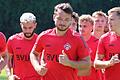 Neu-Kapitän Peter Kurzweg (vorne) beim Trainingslager des FC Würzburger Kickers in Amberg)