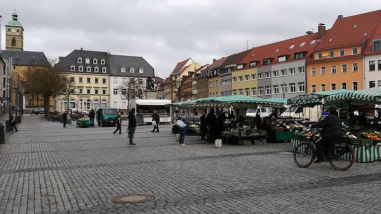 Nicht viel los ist in diesen Corona-Tagen zum Beispiel in der Schweinfurter Innenstadt. Demzufolge machen die Geschäftsleute auch wenig Umsatz. Mainfrankens Wirtschaft spürt die Folgen der Pandemie schon jetzt deutlich. Nicht viel los ist in diesen Corona-Tagen zum Beispiel in der Schweinfurter Innenstadt. Demzufolge machen die Geschäftsleute auch wenig Umsatz. Mainfrankens Wirtschaft spürt die Folgen der Pandemie schon jetzt deutlich.