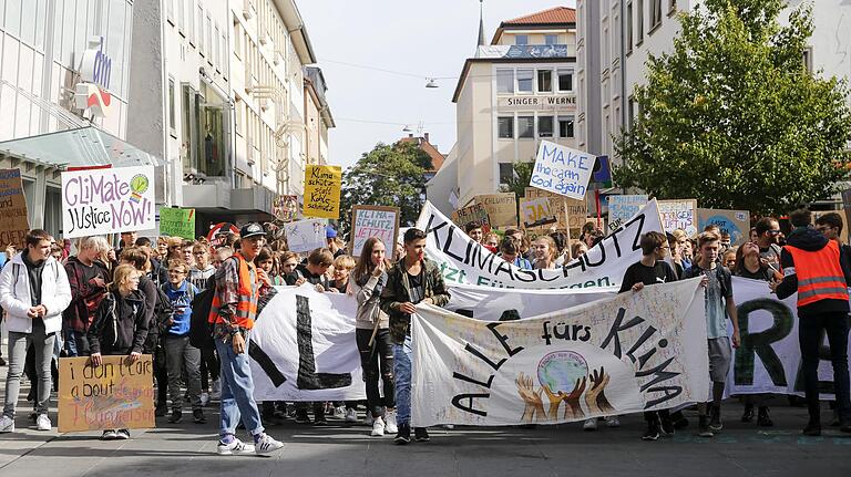 Am 20. September nahmen auch in Würzburg viele Teilnehmer an der Klimademo teil.