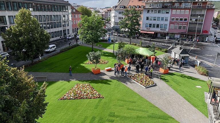 Ziemlich grün: Der Faulhaber-Platz bei der offiziellen Einweihung von oben.