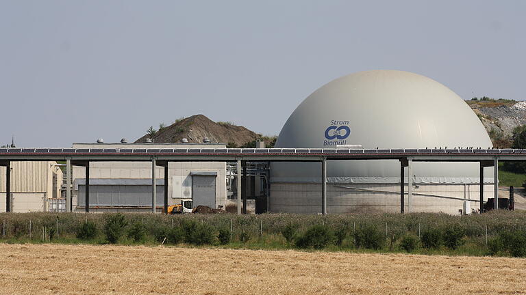 Täglich riecht man zurzeit den Gestank von der Deponie Rothmühle, der durch den Biomüll für die Biogaserzeugung verursacht wird. Im Sommer konnte man teilweise eine ganze Woche nachts die Wohnung nicht lüften wegen des Geruchs.