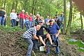 Eine alte Tradition: Stauchen am Grenzstein. Franz Zitter (links), Reinhold Bauer (mittig) und Rudi Dörfner (rechts) stauchten Bürgermeister Andreas Sandwall.Stefanie Tapprogge       -  Eine alte Tradition: Stauchen am Grenzstein. Franz Zitter (links), Reinhold Bauer (mittig) und Rudi Dörfner (rechts) stauchten Bürgermeister Andreas Sandwall.Stefanie Tapprogge
