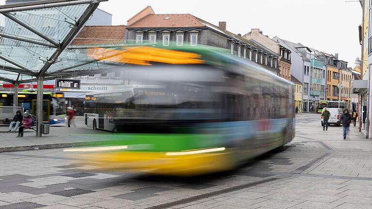 Pünktlicher, attraktiver und effizienter soll der öffentliche Nahverkehr in Schweinfurt werden. Geplant sind eine Optimierung der Linienführung, einheitliche Takte, vermehrte Direktverbindungen, bessere Umsteigemöglichkeiten sowie einheitliche Hin- und Rückfahrten.