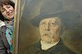 Das Bismarck-Porträt von Franz von Lenbach hängt nun vorübergehend im Museum in Miltenberg. Unser Bild aus dem Jahr 2015 zeigt Helena Scharf, die damalige Verwalterin des Bismarckmuseums.
