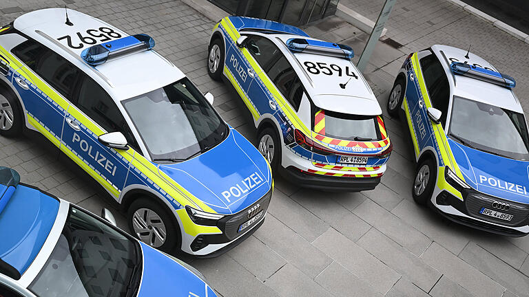 Neues Polizeigesetz von Rheinland-Pfalz wird vorgestellt.jpeg       -  Die Mainzer Polizei hatte am Samstagvormittag mit einer Massenschlägerei zwischen Augsburger und Mainzer Ultras zu tun. (Symbolbild)