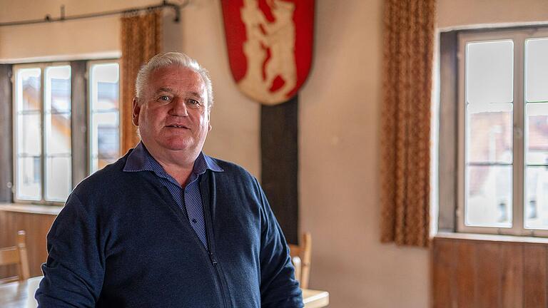 Seit 2005 ist er Bürgermeister der Gemeinde Stettfeld – Alfons Hartlieb. Doch nach der nächsten Bürgermeisterwahl 2026 wird jemand anderes die Geschicke der Kommune leiten.