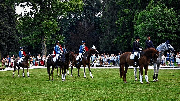 Rakoczy-Fest im Park: Nicht nur Pferdefreunde wollen die Reitkünste sehen.