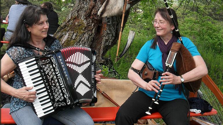 Am Sonntag, 4. November, spielt ab 18 Uhr im alten Rathaussaal in Lohr das Duo Ange Hauck und Christel West, bekannt unter dem Namen Irronymus Bock