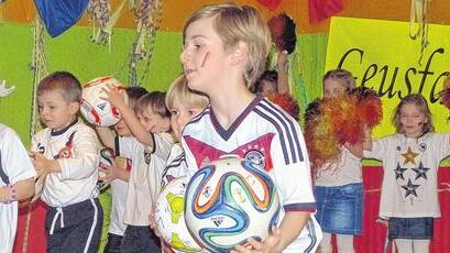 Die „Minis“ freuten sich über den Sieg der deutschen Nationalmannschaft bei der Fußball-WM im vergangenen Jahr. Die „Minis“ freuten sich über den Sieg der deutschen Nationalmannschaft bei der Fußball-WM im vergangenen Jahr.