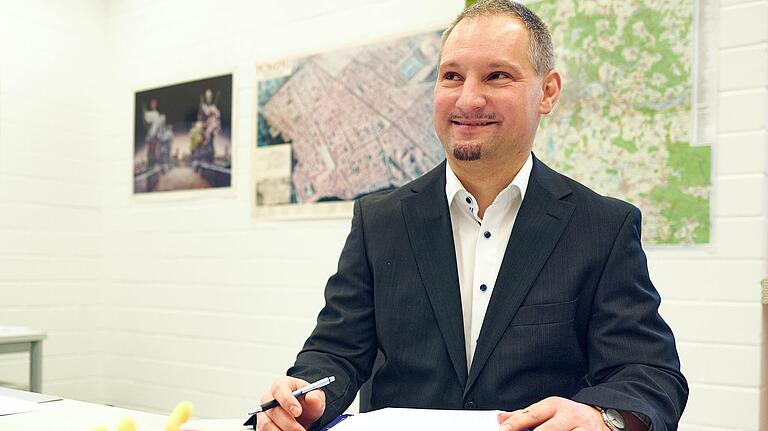 Matthias Gehrig sitzt in seinem Büro des Schweinfurter Gesundheitsamtes. Matthias Gehrig sitzt in seinem Büro des Schweinfurter Gesundheitsamtes.