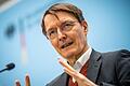 Gesundheitsminister Lauterbach       -  Karl Lauterbach (SPD) ist der 17. Bundesgesundheitsminister Deutschlands. Eine Liste mit allen Gesundheitsministerinnen und -ministern.
