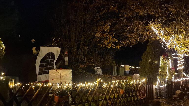 So sollte eine weihnachtliche Beleuchtung nicht aussehen. - So sollte eine weihnachtliche Beleuchtung nicht aussehen. So sollte eine weihnachtliche Beleuchtung nicht aussehen. - So sollte eine weihnachtliche Beleuchtung nicht aussehen.