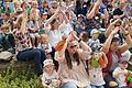 Im Bild: Kinder und Erwachsene beim Fest zum 10-jährigen Bestehen des Kinderhauses Gerolzhofen.