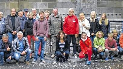 In Brasov (Kronstadt) versammelte sich die Gruppe vor der schwarzen Kirche zu einem Erinnerungsbild. In Brasov (Kronstadt) versammelte sich die Gruppe vor der schwarzen Kirche zu einem Erinnerungsbild.