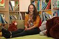 Diplom-Bibliothekarin Julia Rehder leitet seit Juli 2019 die Stadtbibliothek Gerolzhofen, die in diesem Jahr ihr 40-jähriges Bestehen feiert. Pünktlich zum Jubiläumsjahr präsentiert sich die Bibliothek frisch saniert. Auch der Bereich für Kinder, in dem dieses Foto entstand, wurde umgestaltet.