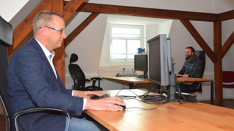 Angenehmes Arbeiten in einer Wohlfühlumgebung bietet Andreas Renk (links) in einer ehemaligen Villa in Bad Neustadt an. Angenehmes Arbeiten in einer Wohlfühlumgebung bietet Andreas Renk (links) in einer ehemaligen Villa in Bad Neustadt an.
