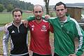 Auch in der kommenden Saison bleibt Marco Schmitt (Bildmitte) Trainer des TSV Thundorf, links und rechts seine beiden Brüder Andre und Manuel, die ebenfalls beim TSV kicken.       -  Auch in der kommenden Saison bleibt Marco Schmitt (Bildmitte) Trainer des TSV Thundorf, links und rechts seine beiden Brüder Andre und Manuel, die ebenfalls beim TSV kicken.