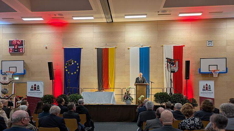 Stefan Funk (CSU) sprach über die Herausforderungen des Bezriks Unterfranken. - Stefan Funk (CSU) sprach über die Herausforderungen des Bezriks Unterfranken. Stefan Funk (CSU) sprach über die Herausforderungen des Bezriks Unterfranken. - Stefan Funk (CSU) sprach über die Herausforderungen des Bezriks Unterfranken.