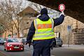 Wegen der hohen Zahl von Verkehrstoten nach Unfällen wegen überhöhter Geschwindigkeit kündigt Bayerns Innenminister Joachim Herrmann (CSU) mehr Verkehrskontrollen an.