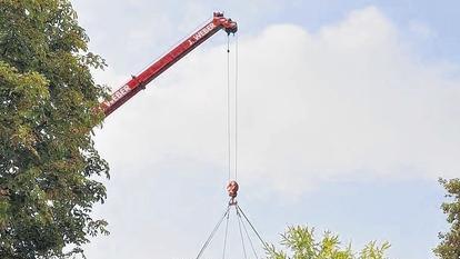 Im Kurpark von Bad Königshofen steht seit Donnerstag der neue Gradierpavillon. Er ist bewußt in fränkischer Holzbauweise gehalten und verbindet als Bauwerk die Kuranlagen mit der Altstadt.