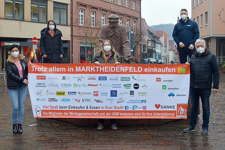 Auf dem Bild von links Petra Streitenberger (Wäscheboutique P1), Stefanie Naun (Modebar/Schuhhaus Leininger), Géraldine Barrois (Optik Wolf/Brillen-Eck/ Vorsitzende Werbegemeinschaft Marktheidenfeld), Dominik Stahl (Betten Emmerich), Walter Väthjunker (Cecil und Esprit Store).