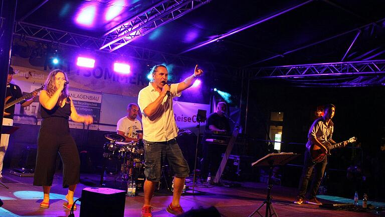 Die Party-Band Get Up beim Mittsommerfest in Karlstadt 2023. Die Party-Band Get Up beim Mittsommerfest in Karlstadt 2023.