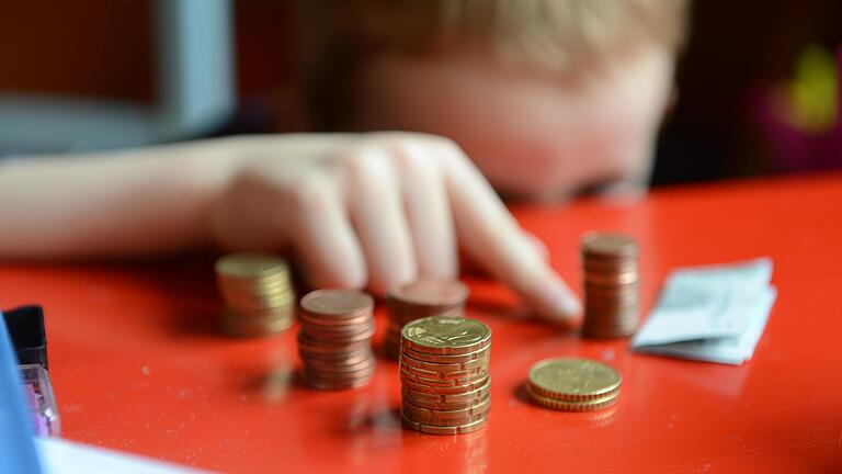 500 Kinder und Jugendliche in Rhön-Grabfeld wachsen in Armut auf. Corona hat die Problematik noch verschärft. 500 Kinder und Jugendliche in Rhön-Grabfeld wachsen in Armut auf. Corona hat die Problematik noch verschärft.