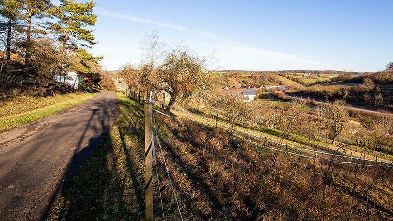 Blick auf Wermutshausen. Blick auf Wermutshausen.
