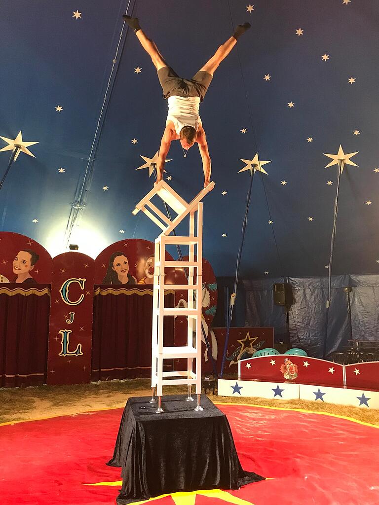 Bald geht es wieder los: Manoel Lauenburger bereitet sich darauf vor, am Osterwochenende wieder in der Manege zu stehen – und zwar in schwindelerregender Höhe. Bald geht es wieder los: Manoel Lauenburger bereitet sich darauf vor, am Osterwochenende wieder in der Manege zu stehen – und zwar in schwindelerregender Höhe.