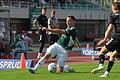 Marc Hänschke (links) vom FC 05 Schweinfurt ist vor Nicolas Reinhart (rechts) vom TSV Aubstadt am Ball.