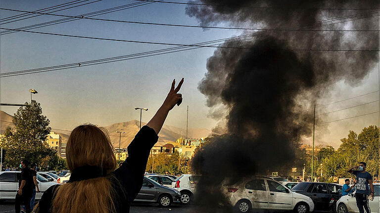 Ein Jahr nach den Protesten im Iran.jpeg       -  Der Tod der 22-jährigen Jina Mahsa Amini in Polizeihaft vor genau einem Jahr setzte einen revolutionären Prozess im Iran in Gang.