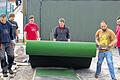 Rasenteppich erneuert: Rechtzeitig vor dem zehnten can-cup-Turnier in Wiesenfeld hat das Organisationsteam den Rasenteppich um die Beachvolleyballfelder erneuert.