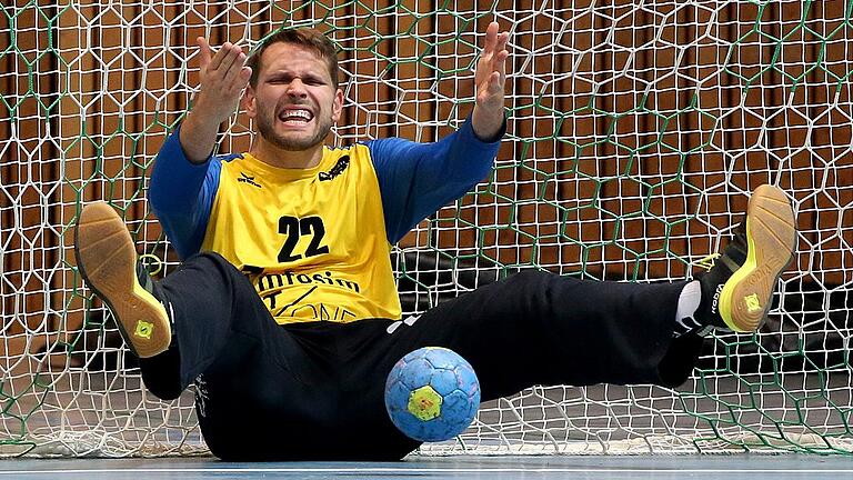 Handball, 2. Bundesliga, DJK Rimpar Wölfe - HSG Nordhorn-Lingen       -  Kann schon mal sauer werden, wenn er mit sich oder seinen Vorderleuten nicht zufrieden ist: Rimpars Torhüter Max Brustmann.