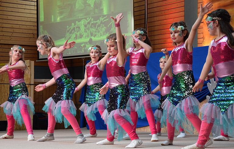 Einblicke ins Leben der Nixen gaben die Dancing Kids aus Wiesenfeld in ihrem Showtanz &quot;Unter dem Meer&quot;.