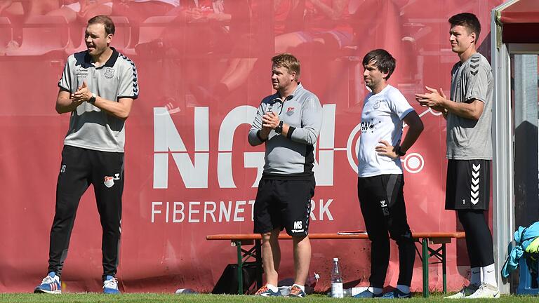 Julian Grell (von links) und ein Teil seines Trainerteams: Martin Schendzielorz, Alexander Sarwanidi und Julian Schneider.