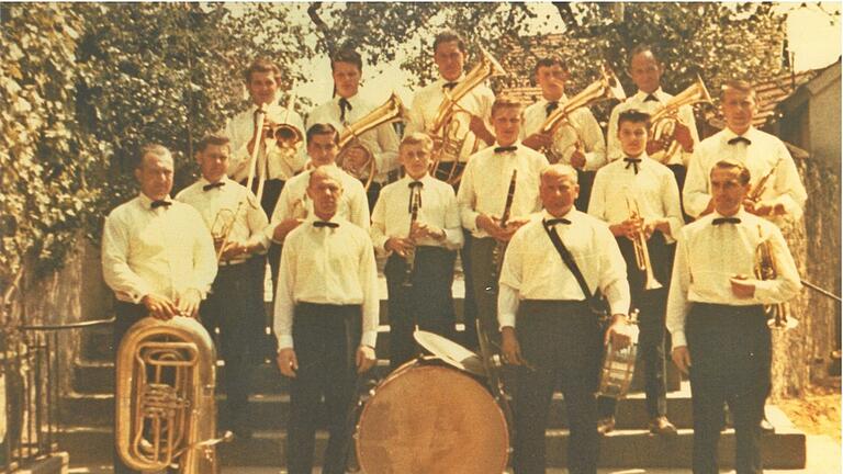 Der Musikverein Wegfurt im Jahre 1964. Damals feierte man das 140-jährige Bestehen.