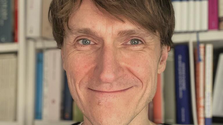 Ulrich Rüdenauer, Literaturjournalist und Kurator der Bad Mergentheimer 'Literatur im Schloss'-Reihe, ist Mitveranstalter der 'Winterlese'. Ulrich Rüdenauer, Literaturjournalist und Kurator der Bad Mergentheimer 'Literatur im Schloss'-Reihe, ist Mitveranstalter der 'Winterlese'.
