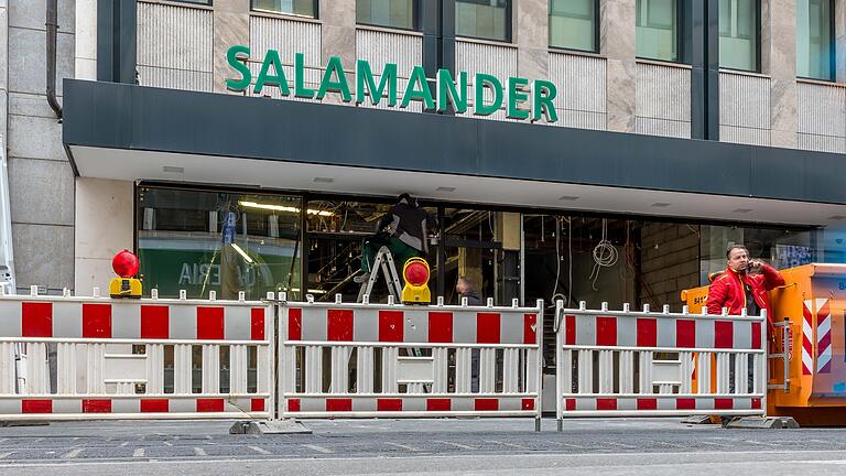 Die Umbauarbeiten im ehemaligen Schuhgeschäft Salamander in der Schönbornstraße in Würzburg schreiten weiter voran. Eine Nachfolge ist gefunden.