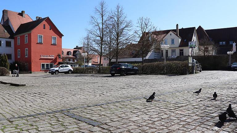 Schwieriges Pflaster: Der Kitzinger Schwalbenhof ist mit seiner Lage und Größe nicht das, was sich ein Lebensmittelversorger heute wünscht. Schwieriges Pflaster: Der Kitzinger Schwalbenhof ist mit seiner Lage und Größe nicht das, was sich ein Lebensmittelversorger heute wünscht.
