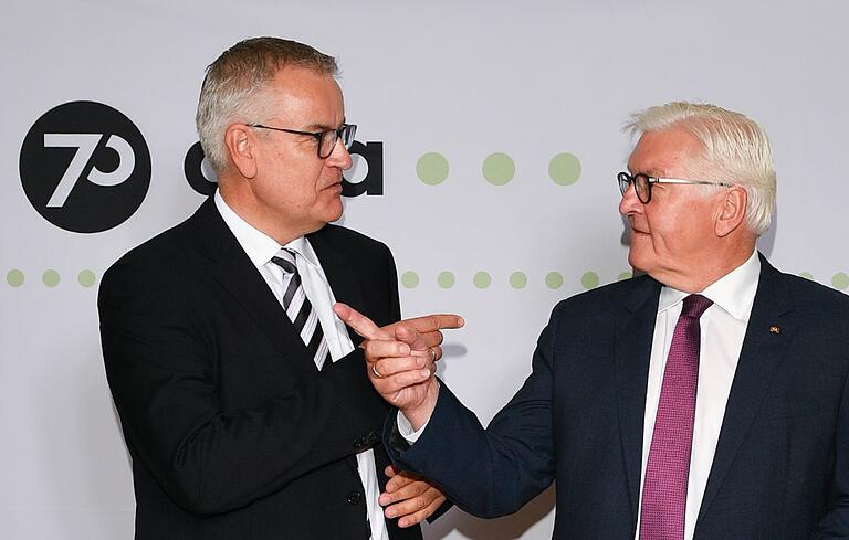 2019 in Berlin: David Brandstätter mit Bundespräsident Frank-Walter Steinmeier beim Festakt zum 70-jährigen Bestehen der Deutschen Presseagentur (dpa). 2019 in Berlin: David Brandstätter mit Bundespräsident Frank-Walter Steinmeier beim Festakt zum 70-jährigen Bestehen der Deutschen Presseagentur (dpa).
