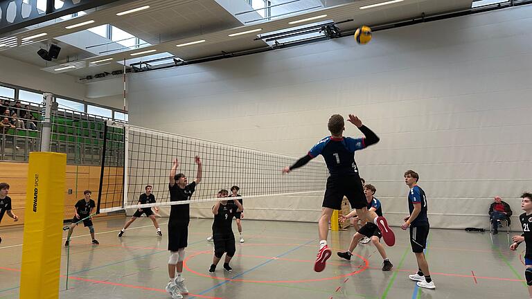 Alexander-von-Humbolt-Gymnasium im Angriff. Alexander-von-Humbolt-Gymnasium im Angriff.