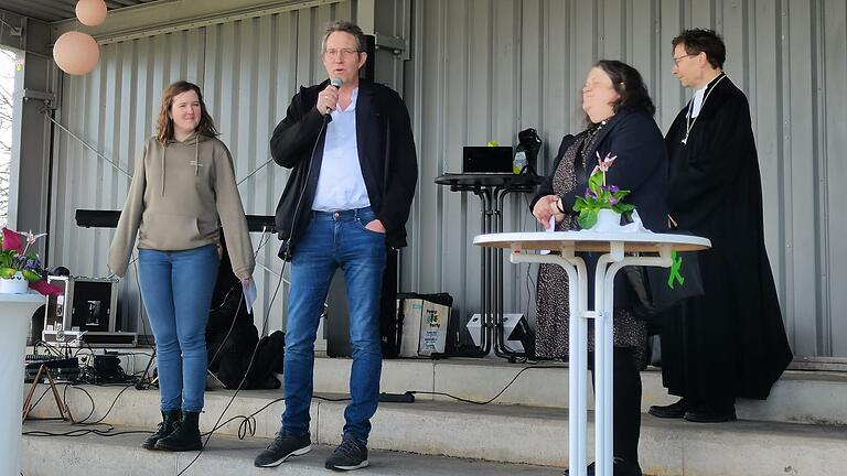 Auf dem Foto (von links): Stine Hassing (MUT-Stelle), Christina Andresen (ZdI, Initiativkreis), Schwester Elisabeth Wöhrle (KHG) und Dekan Wenrich Slenczka.