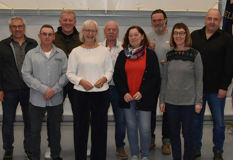 Neun Mitglieder wurden für ihre jahrzehntelange Treue zum Verein mit der Goldenen Verdienstnadel geehrt.&nbsp;
