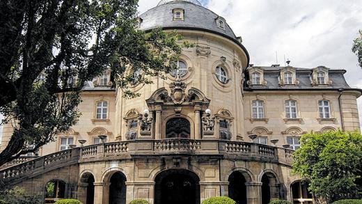 Imposant: Schloss Craheim hoch über Wetzhausen.