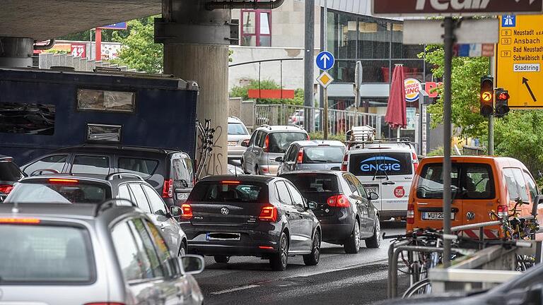 Der Greinbergknoten in Würzburg ist ein Nadelöhr für Autofahrer.