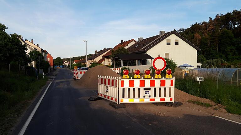 Die Durchfahrtsstraße in Tiefenthal, hier eine Aufnahme vom Beginn der Arbeiten im Juni 2019.