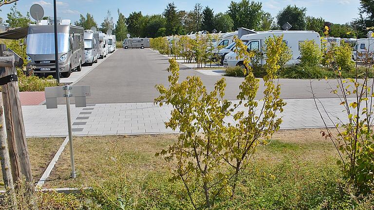 Die Gäste, vor allem am Wohnmobilstellplatz in Bad Königshofen sind wieder zurück. Gerade in Zeiten von Covid-19 steigt der Trend zum Campen und dem eigenen Quartier.