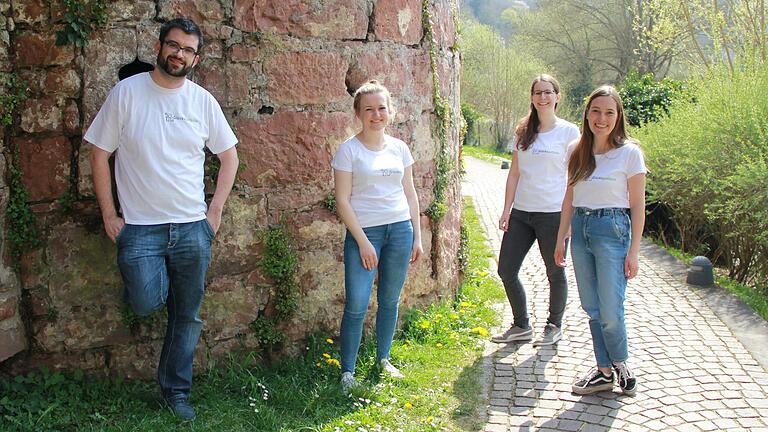 Die Johannes-Diakonie-Mitarbeitenden Christoph Mahler, Inga Zeus, Mélina Fries und Anna-Lena Brune (von links) wollen Glücksgefühle wecken.